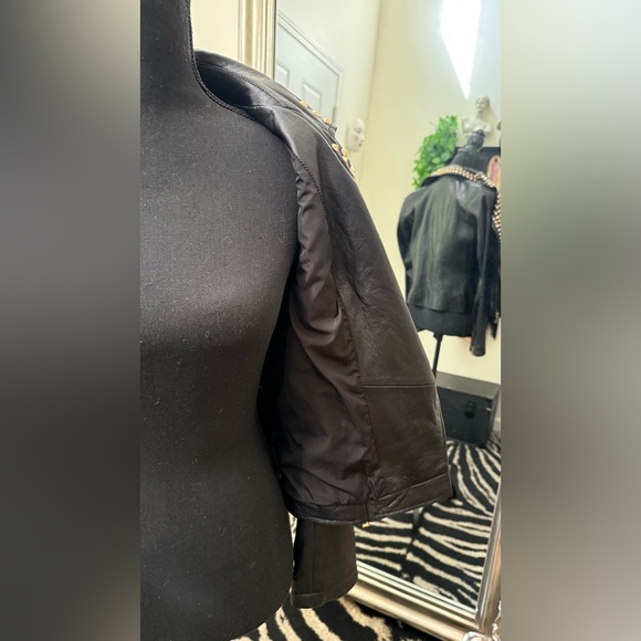 FOREVER 21 LEATHER STUDDED JACKET ♥︎
• RARE PIECE • GOLD SPIKES • QUALITY • - Picture 9 of 12